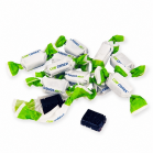Kräuterbonbons mit weiss-grünen CW-Conex-Wickeln und ausgepackten dunklen Bonbons