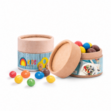 M&M’s in Kraftpapierdosen mit individuell bedruckten Kundenetiketten und bunten Schokolinsen