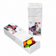 Schlanke individuell bedruckte Werbeboxen mit bunten M&M’s, offen und geschlossen