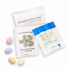 Individuell bedruckte Traubenzucker-Beutel für Spitäler mit vier farbigen Traubenzuckertabletten