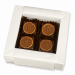 Offene weisse Vierer-Pralinébox mit goldener Zahlenprägung